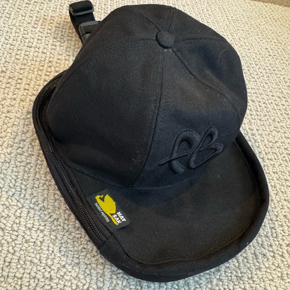 FUBU Black detachable hat sak